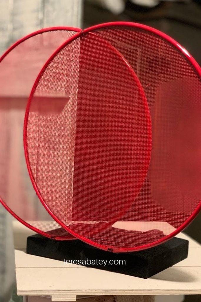 DIY Splatter Screen Santa