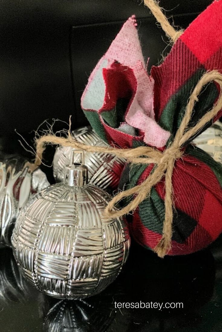 my first Farmhouse Style Christmas Tree