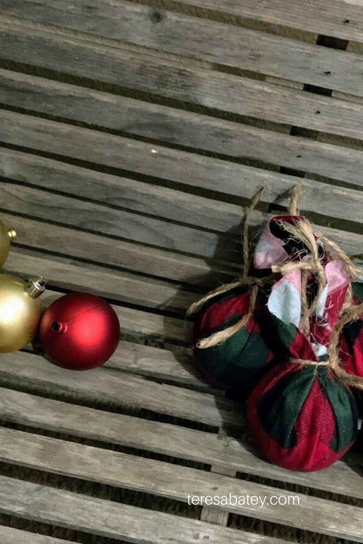 my first Farmhouse Style Christmas Tree
