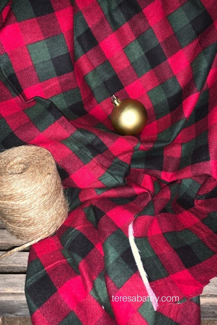 my first Farmhouse Style Christmas Tree