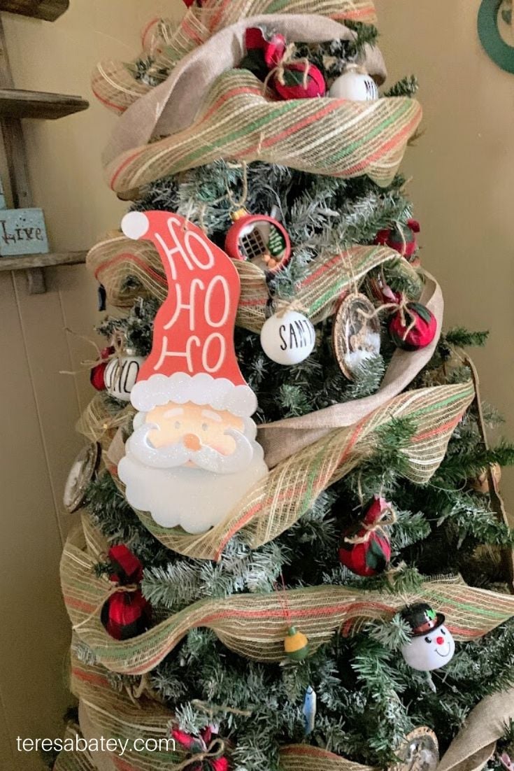my first Farmhouse Style Christmas Tree