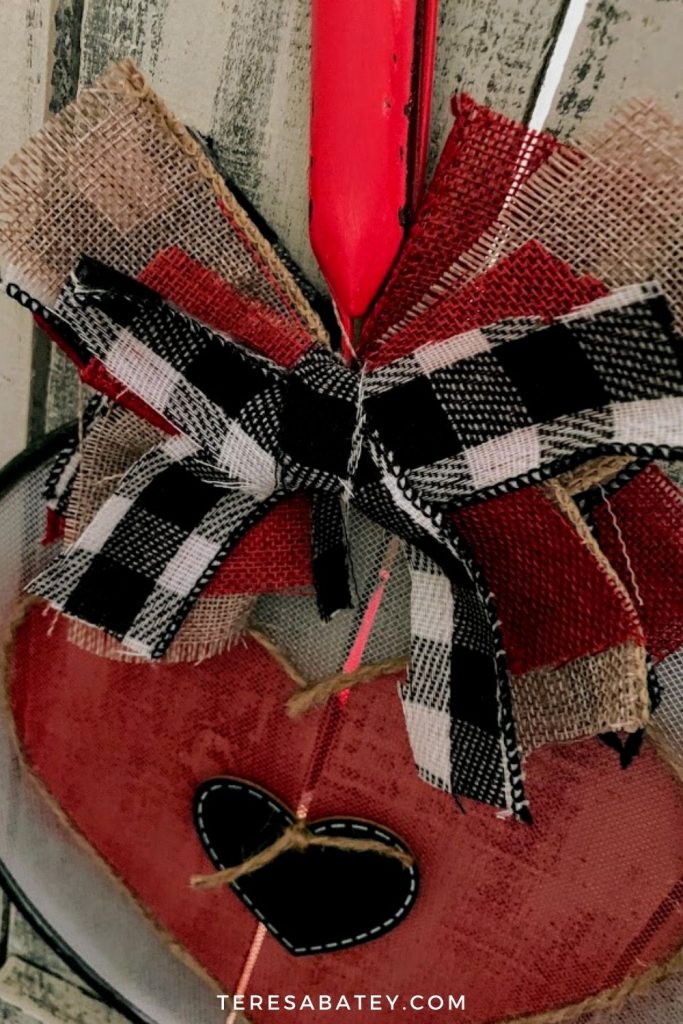 DIY Valentines Day Splatter Screen Door Hanger