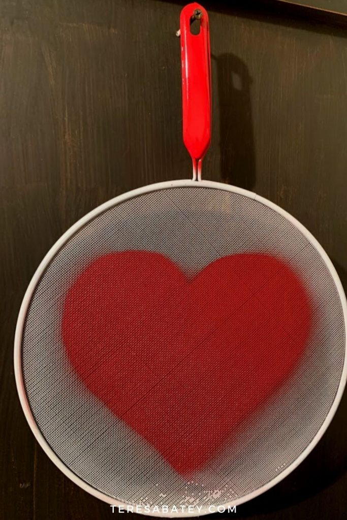 DIY Valentines Day Splatter Screen Door Hanger