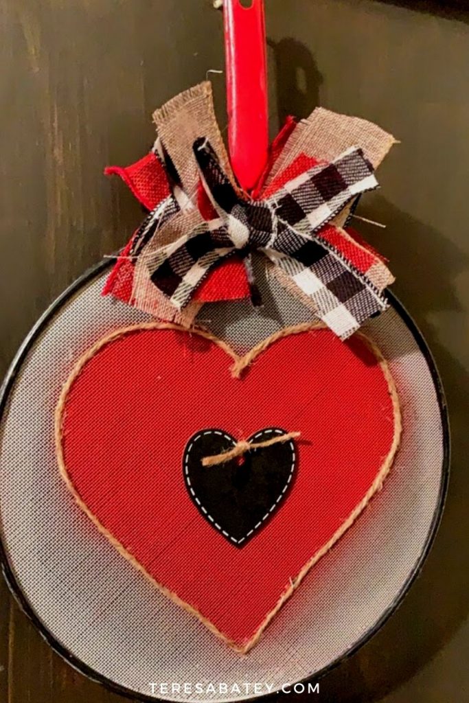 DIY Valentines Day Splatter Screen Door Hanger
