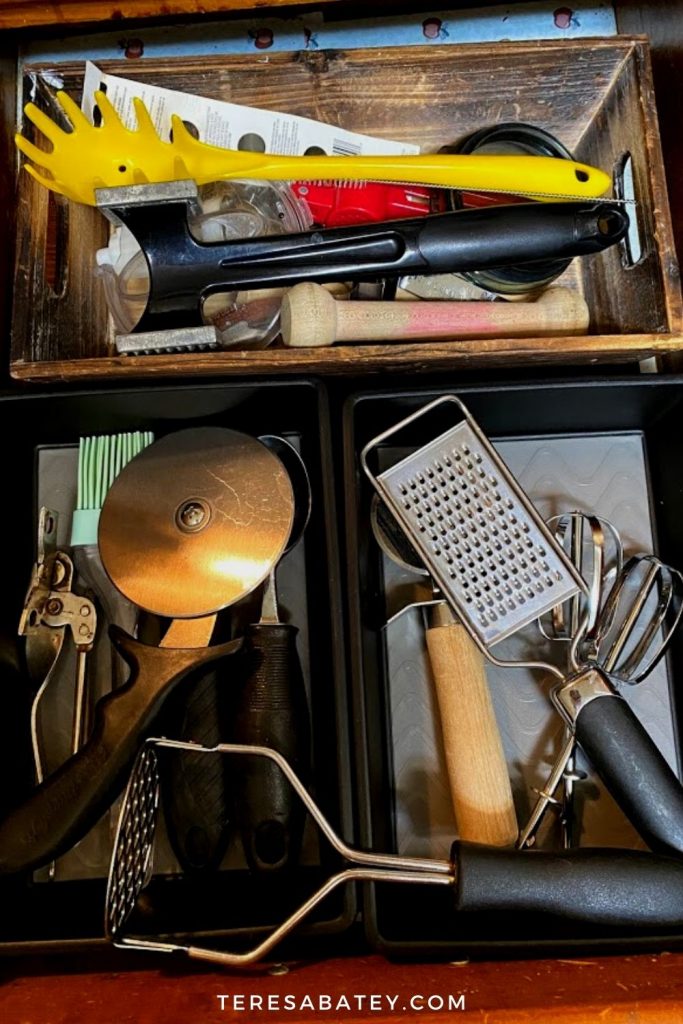 DIY Dollar Tree Kitchen Utensil Drawer Organization
