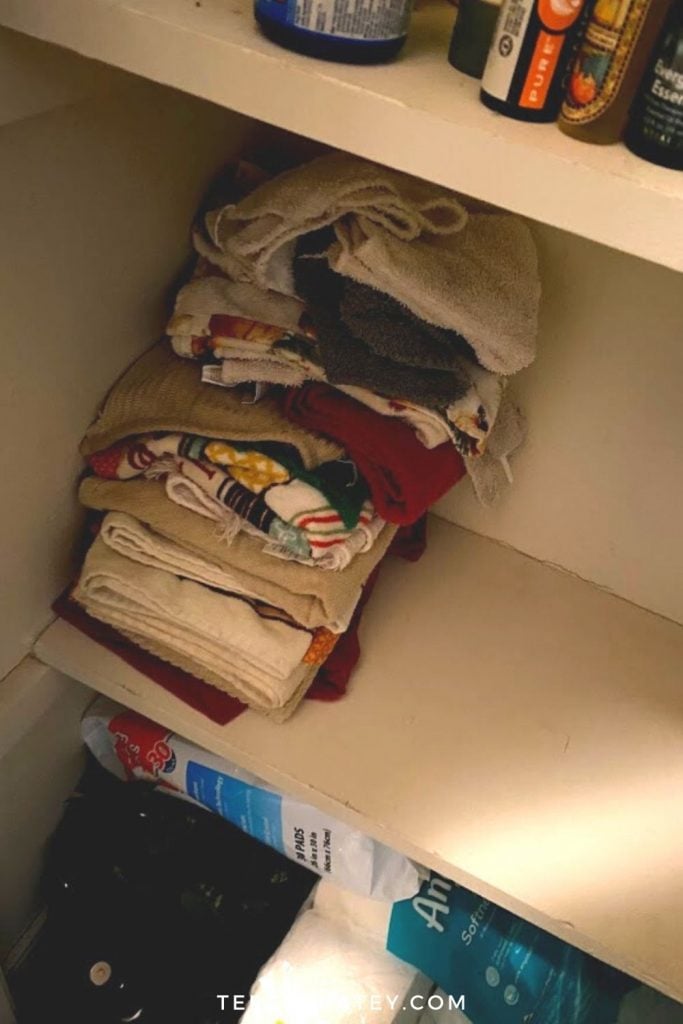 DIY Dollar Tree Linen Closet Organization