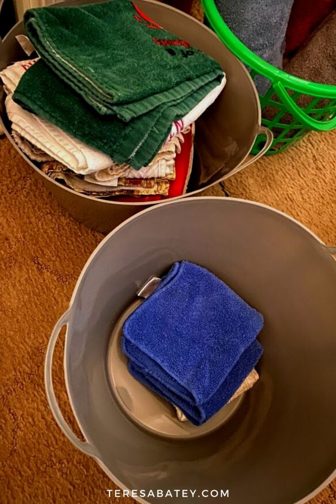 DIY Dollar Tree Linen Closet Organization