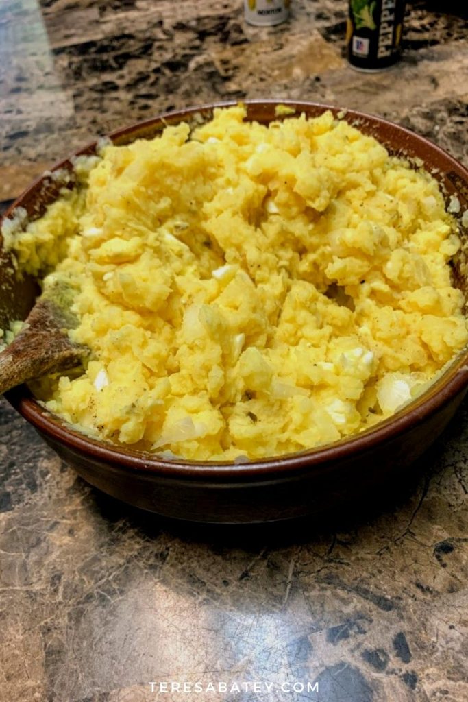 Southern Style Creamy Potato Salad Recipe (No Mayo)