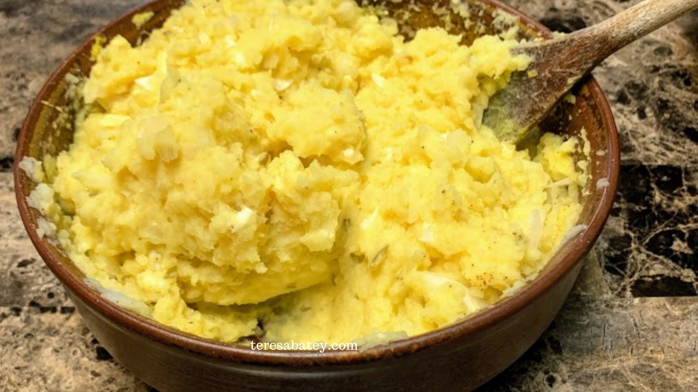 Southern Style Creamy Potato Salad Recipe (No Mayo)