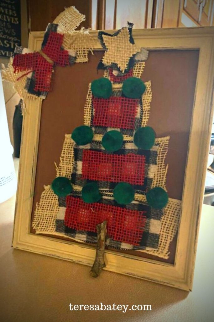 Cute and Simple Christmas Living Room Tree and Decor