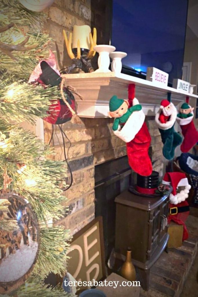 Cute and Simple Christmas Living Room Tree and Decor