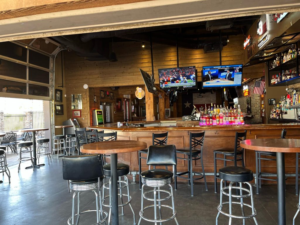 best tyler sports bars - the republic icehouse